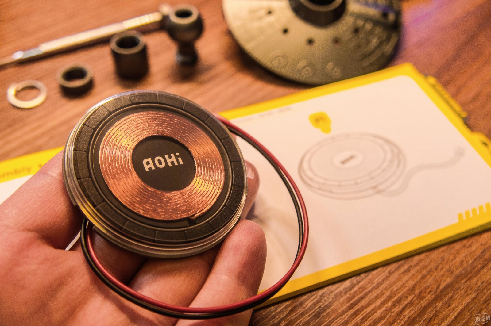 充电器了!Aohi科幻主题三合一磁吸无线充电器测评!pg模拟器试玩618好物嗨购节成年人要学会自己组装(图7) 充电器了!Aohi科幻主题三合一磁吸无线充电器测评!pg模拟器试玩618好物嗨购节成年人要学会自己组装(图7)