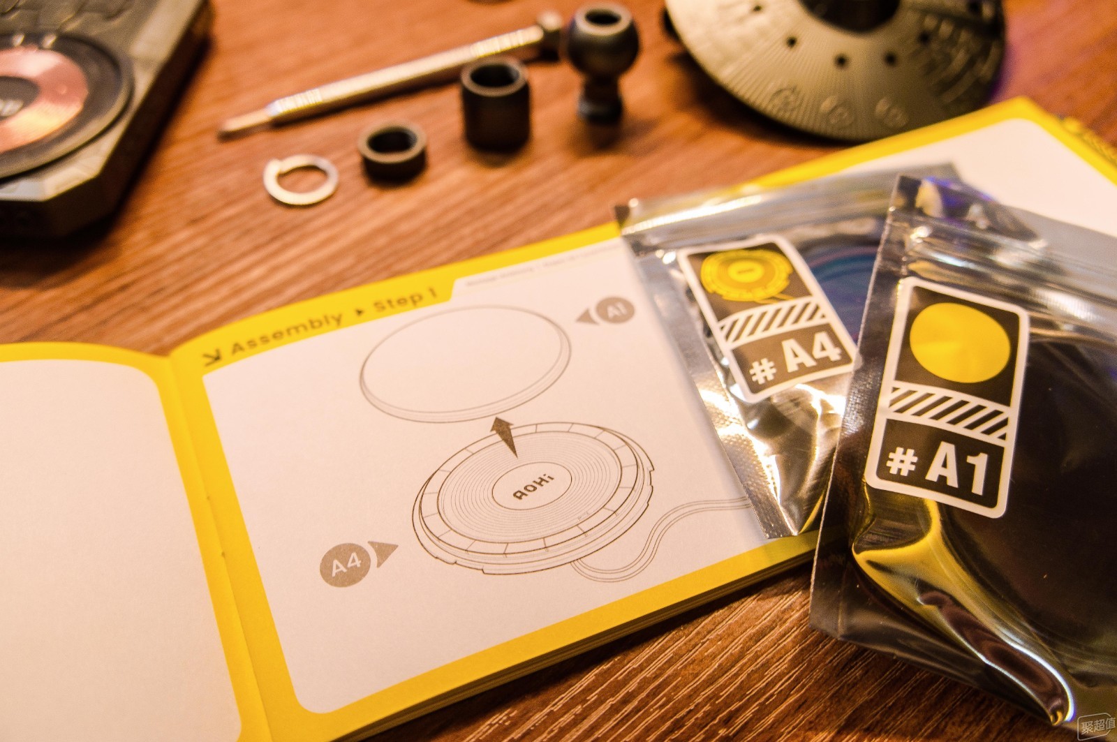 充电器了！Aohi科幻主题三合一磁吸无线充电器测评！pg模拟器试玩618好物嗨购节成年人要学会自己组装(图9)