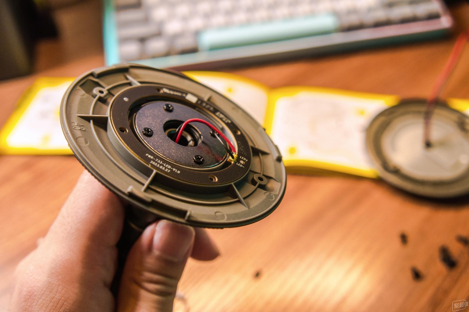 充电器了!Aohi科幻主题三合一磁吸无线充电器测评!pg模拟器试玩618好物嗨购节成年人要学会自己组装(图8) 充电器了!Aohi科幻主题三合一磁吸无线充电器测评!pg模拟器试玩618好物嗨购节成年人要学会自己组装(图8)