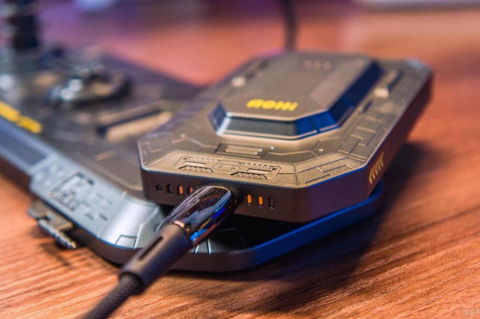 充电器了!Aohi科幻主题三合一磁吸无线充电器测评!pg模拟器试玩618好物嗨购节成年人要学会自己组装(图3) 充电器了!Aohi科幻主题三合一磁吸无线充电器测评!pg模拟器试玩618好物嗨购节成年人要学会自己组装(图3)