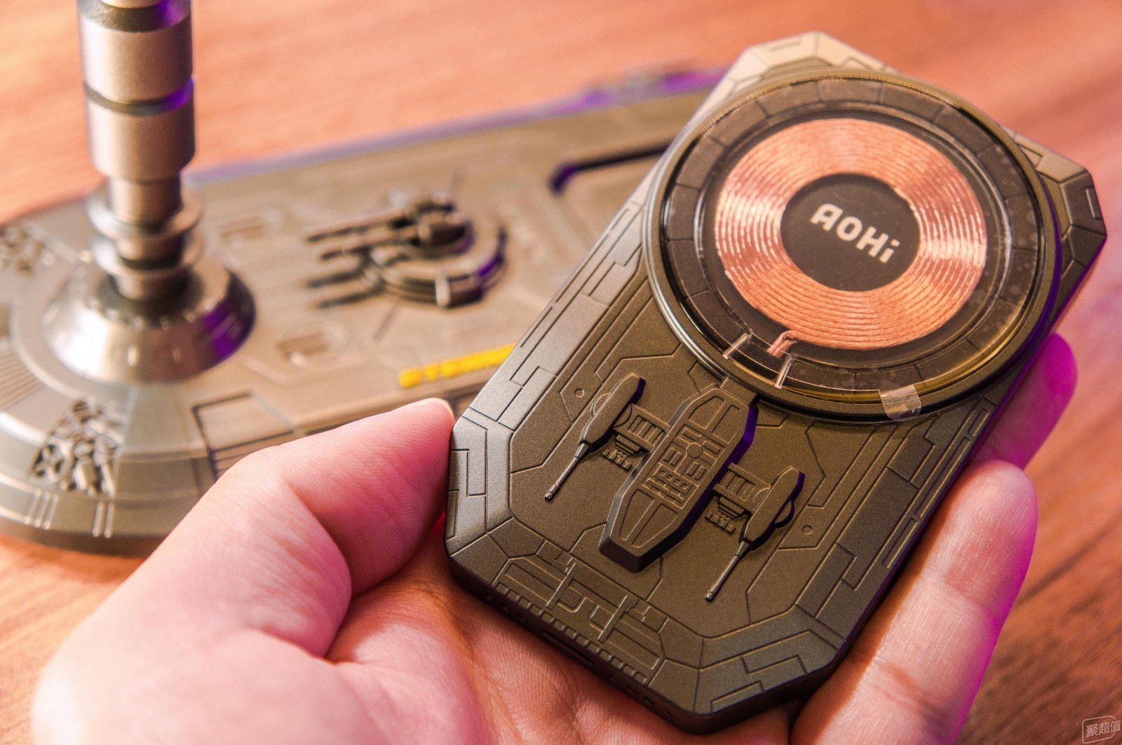 充电器了!Aohi科幻主题三合一磁吸无线充电器测评!pg模拟器试玩618好物嗨购节成年人要学会自己组装(图5) 充电器了!Aohi科幻主题三合一磁吸无线充电器测评!pg模拟器试玩618好物嗨购节成年人要学会自己组装(图5)